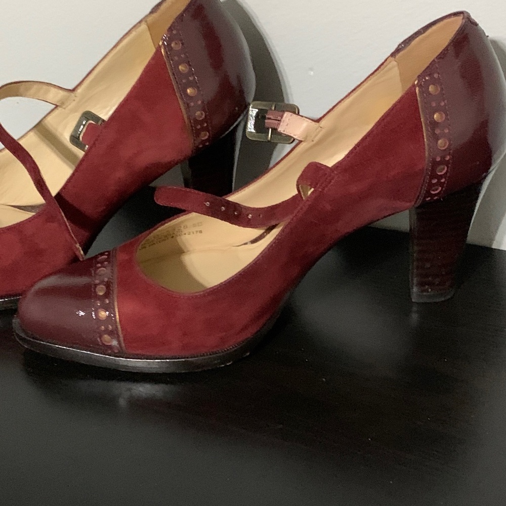 Heels - Picture 2 of 3